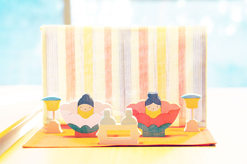 小黒三郎ひな人形「楕円椿雛」 | 群馬県桐生市 木のおもちゃ専門店